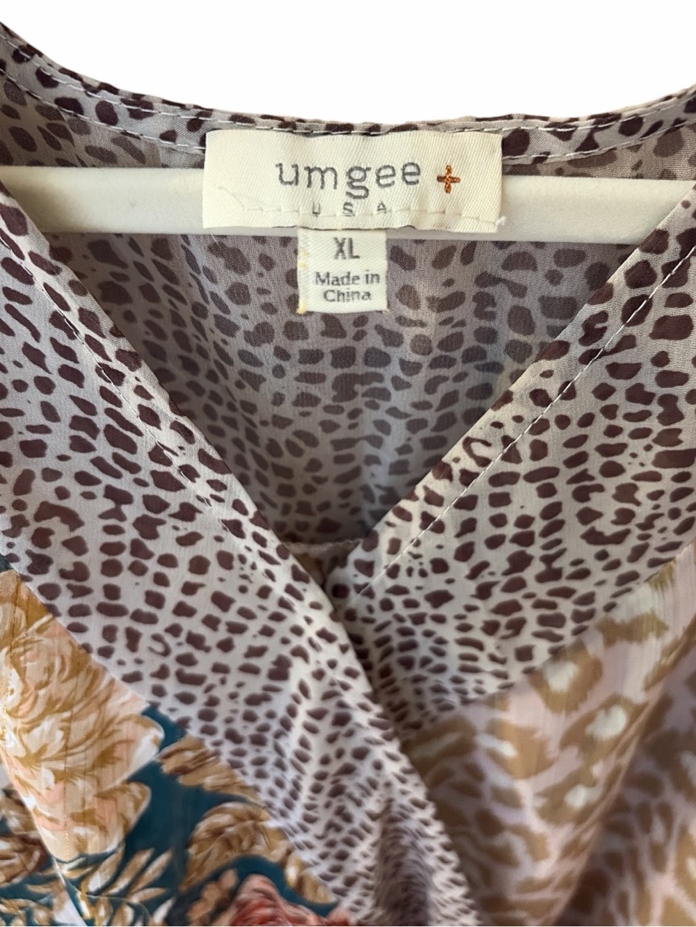 UMGEE chiffon shimmer wrap top - Picture 8 of 9
